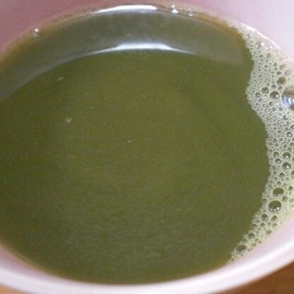 こんばんは・・・・・・・
昨日の夜に飲んだ青汁緑茶で～す。
溜まらんようにレポしなくっちゃね・・・・・・
ごちそうさまでした。
美味しかったよ!
(*^_^*)